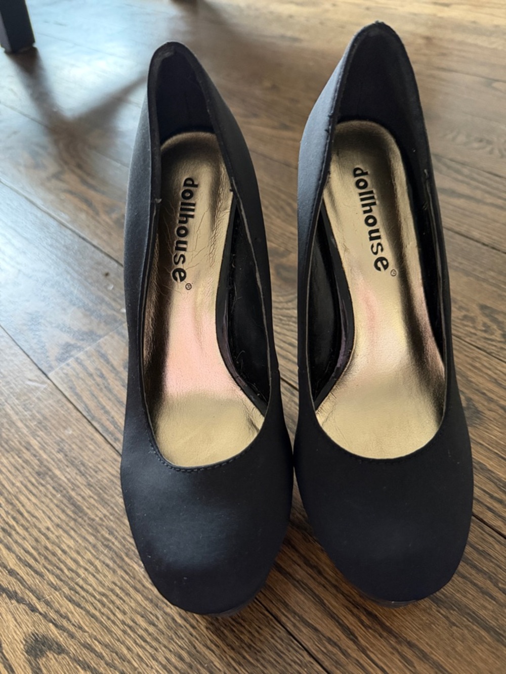 Dollhouse Black Round-Toe High Heel Pumps